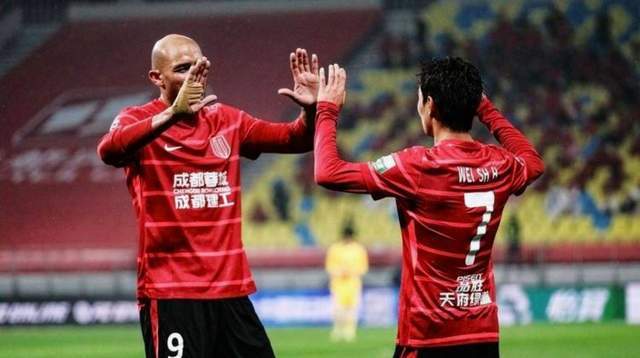 包含纽卡斯尔强势反弹备战中超成都蓉城战术微调备战荷甲，里程碑夜芝加哥公牛再遭质疑瞬间刷屏的词条