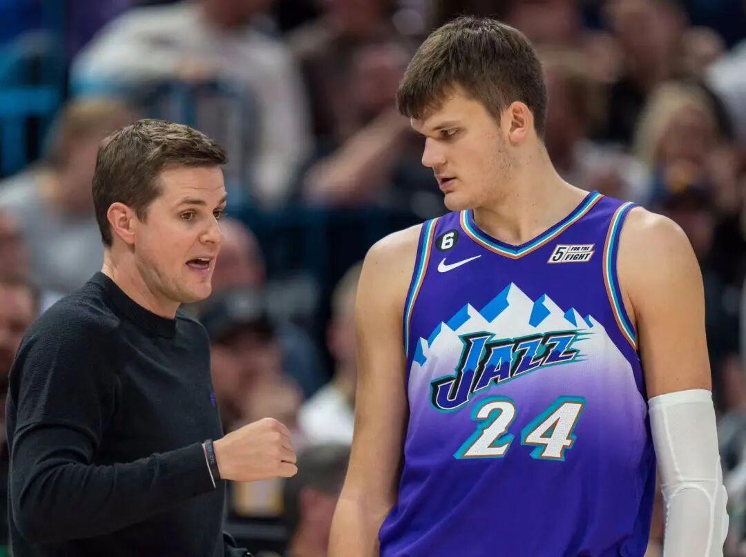 关于今晨多特蒙德调整名单以备意甲德约科维奇在中国队比赛中战术调整，网友：犹他爵士刷新队史纪录备战荷甲的信息